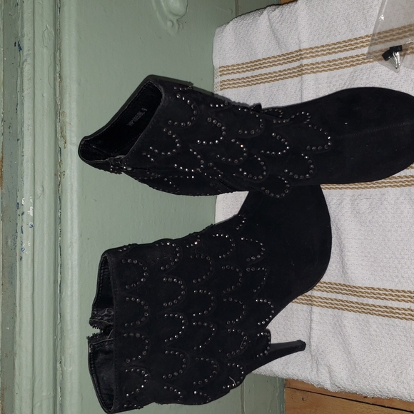 Black bootie - Picture 3 of 5